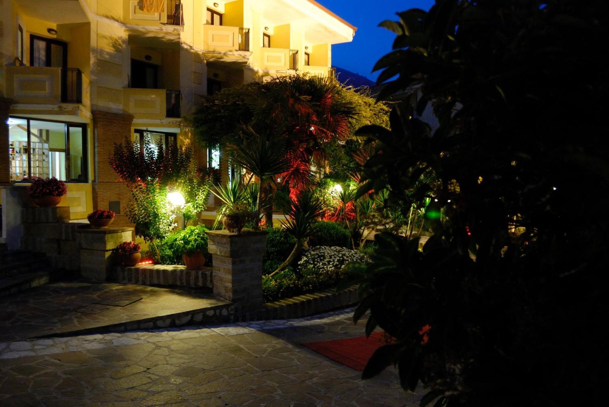 Hotel Caserta Antica ภายนอก รูปภาพ